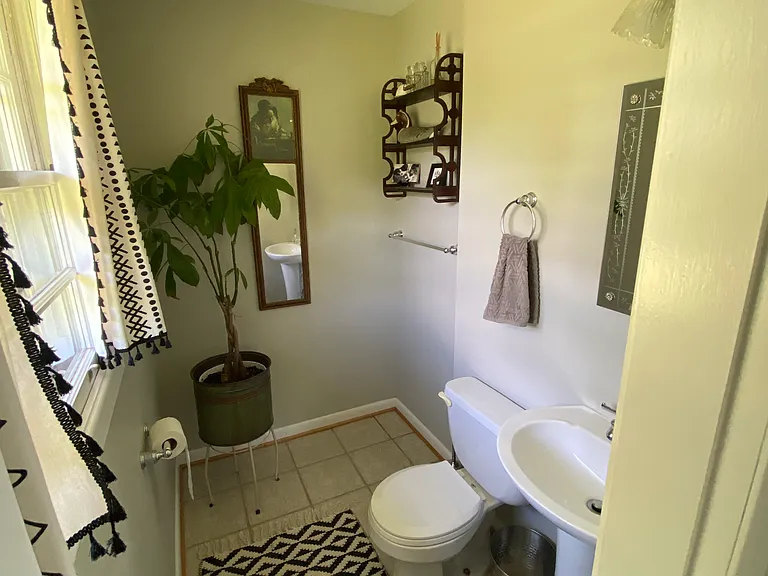 Second bedroom half-bath