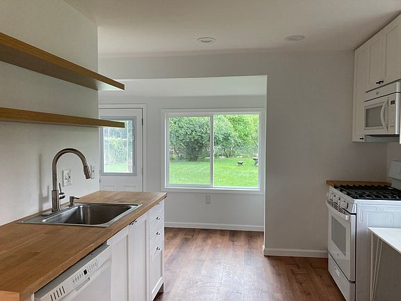 5th image of 110 Charles St