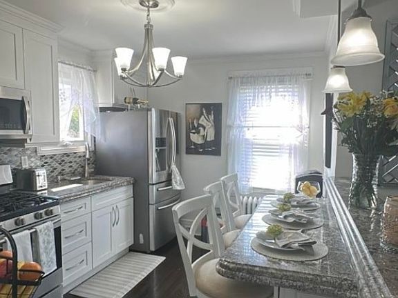 3rd image of 41 Fenner Ave