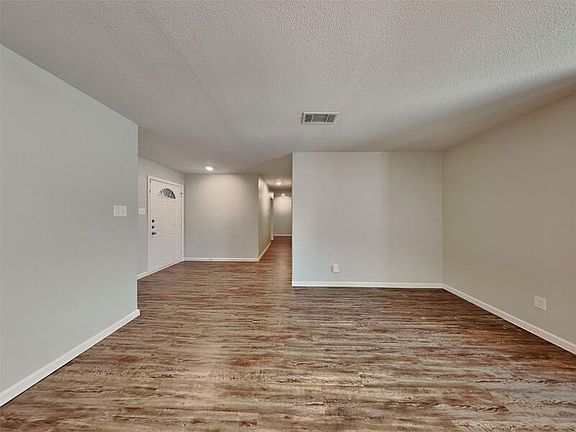 4th image of 549 Park Center Blvd