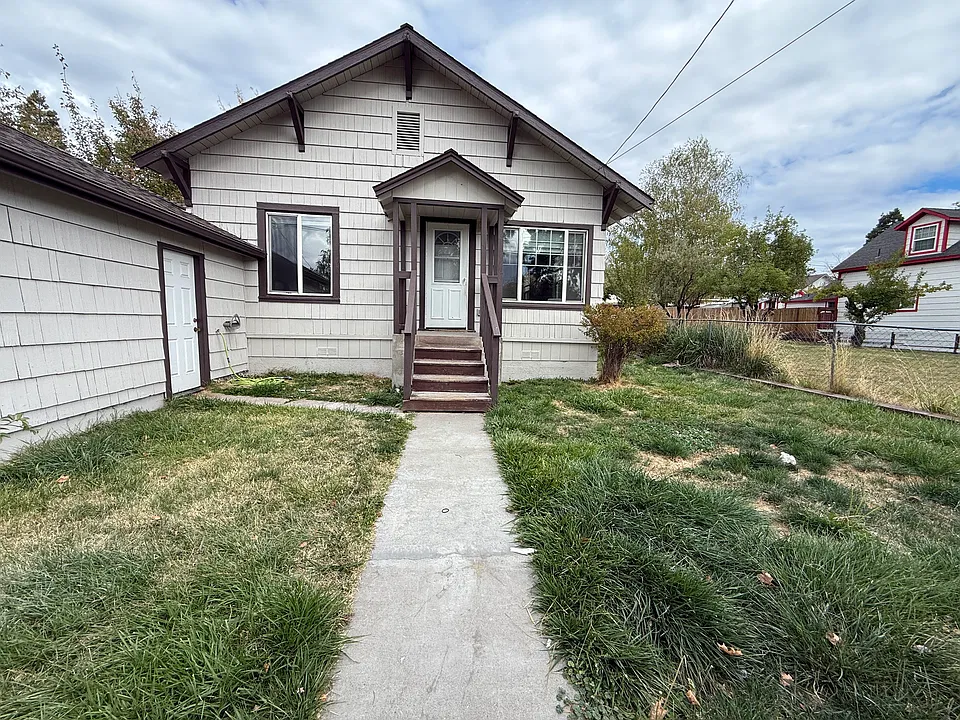 718 Cedar St