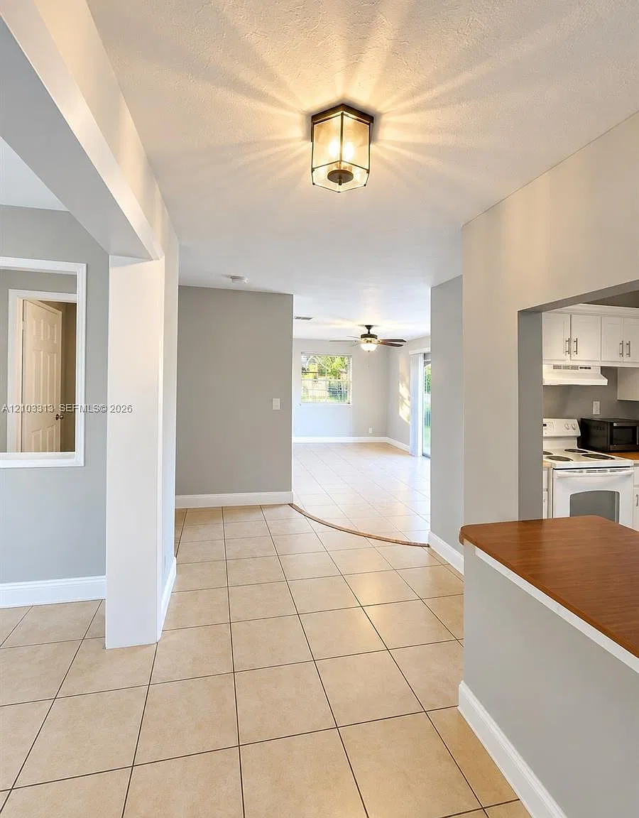 Palm Beach Cabana Colony — Photo 3