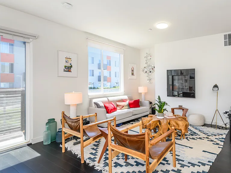 555 Innes Ave #408 — Photo 3