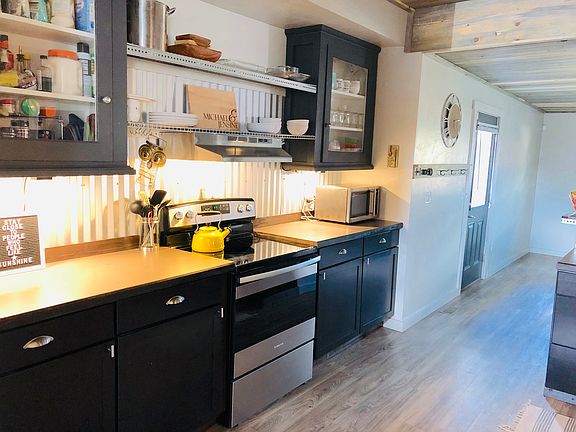 Entry way into kitchen