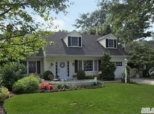 17 Leeds Dr, Port Washington, NY 11050