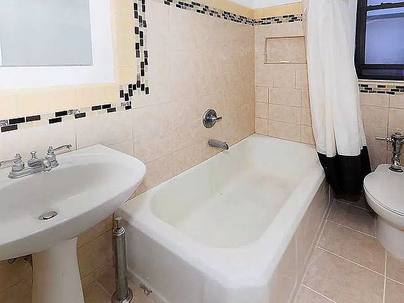 3rd image of 3015 Riverdale Ave APT 4A