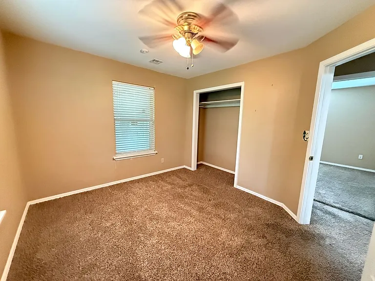 537 E Allen St — Photo 11