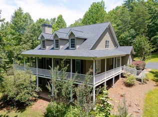 906 Walnut Valley Dr, Dahlonega, GA 30533
