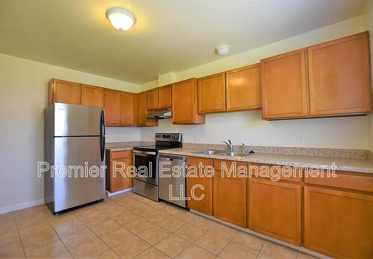1885 S Clermont St — Photo 1