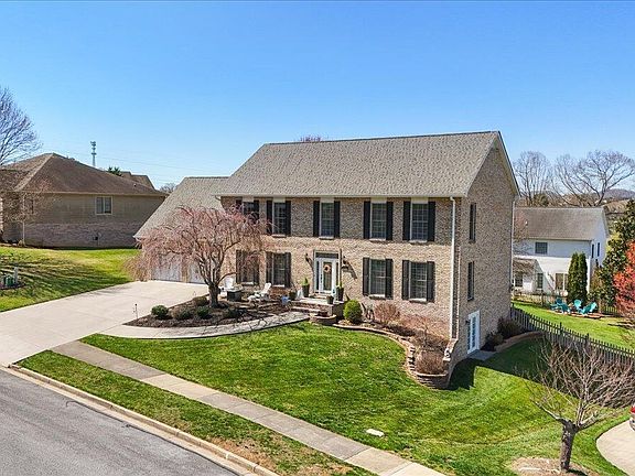 2nd image of 106 Mary Anne Keys Ln