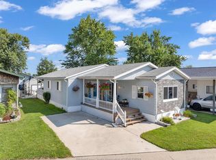 8 Maple Dr, Essex, ON