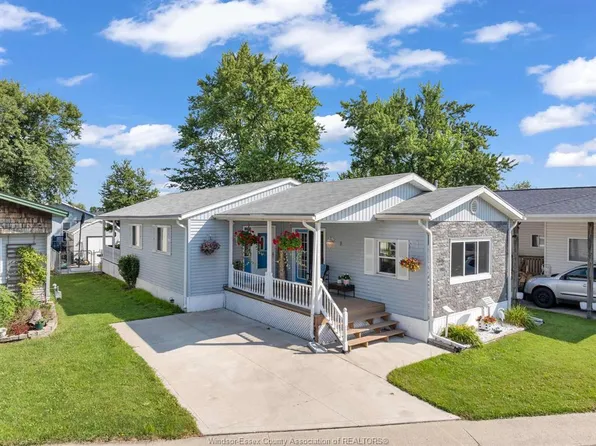 8 Maple Dr, Essex, ON N0R 1J0