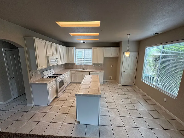 1249 N Julieann Ct — Photo 25