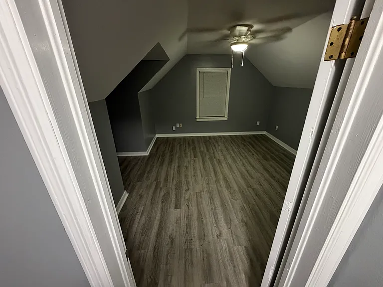 211 S Lafayette St — Photo 17