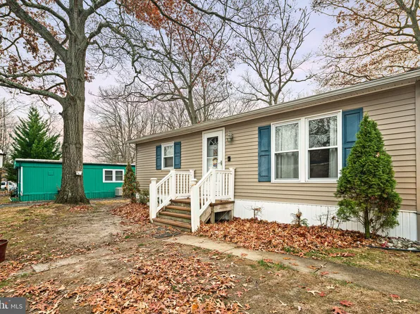 10 Elmwood Dr, Elmer, NJ 08318