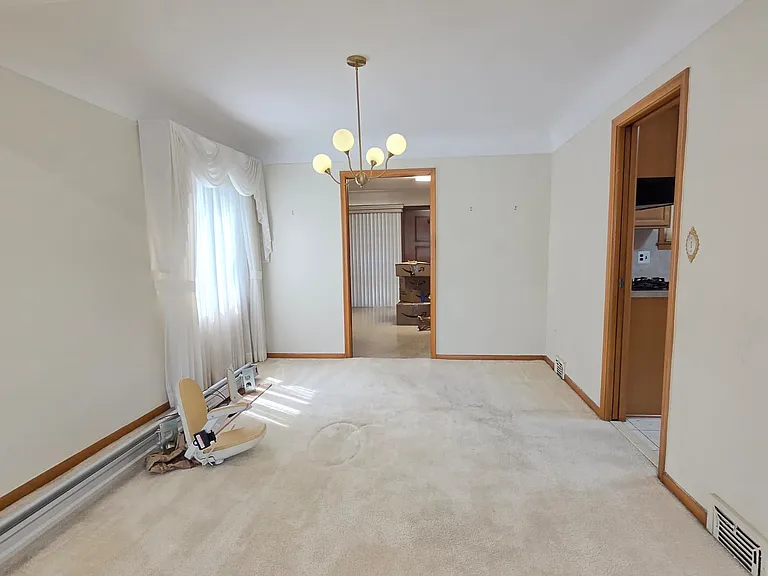 15915 Hilton St — Photo 10