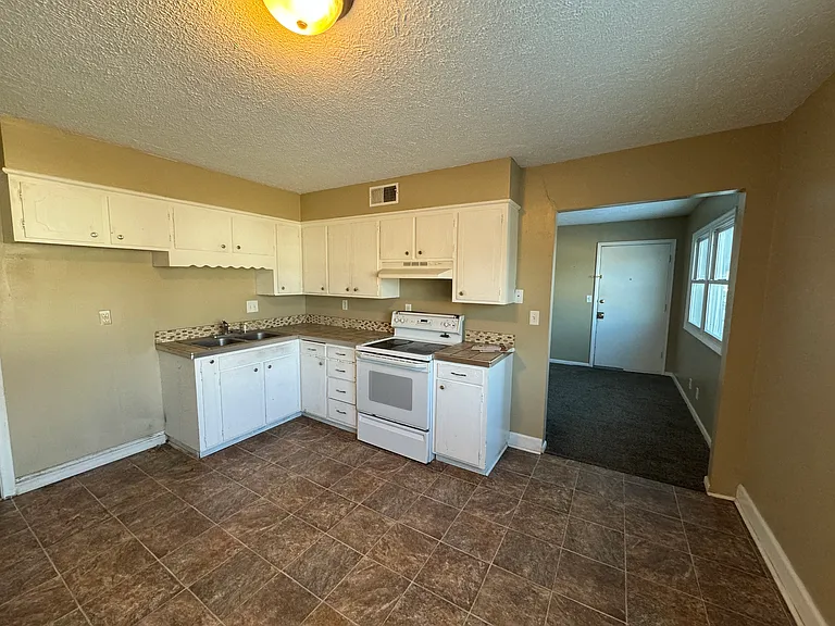 1849 E Dodge St #B — Photo 2