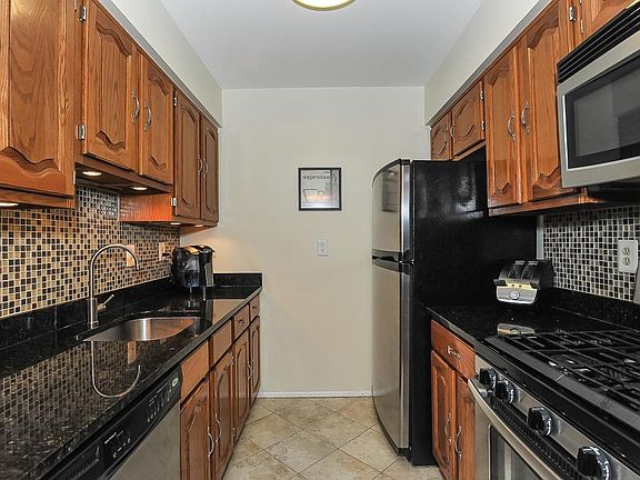 Updated Stainless Steel Appliances & Granite Counters