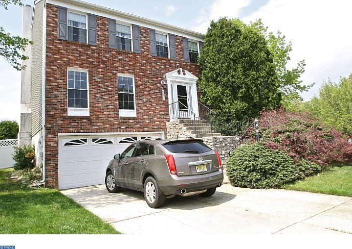 1st image of 831 Hunters Dr
