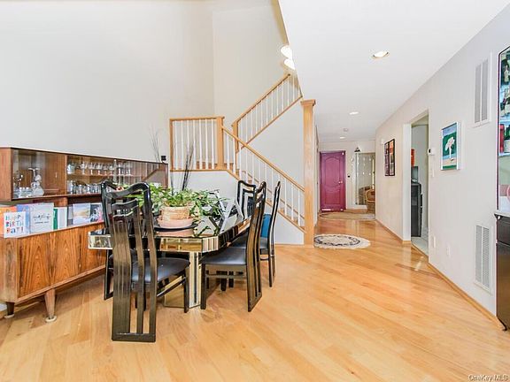 4th image of 19 Pheasant Ln