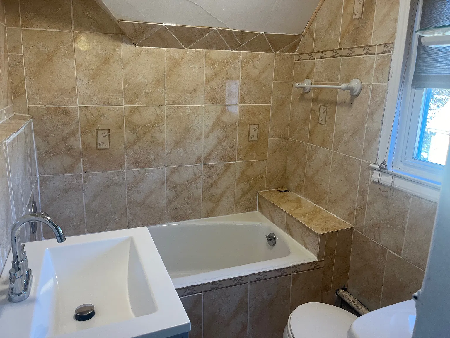 2 bed, 950 sqft, $2,200 — Photo 4