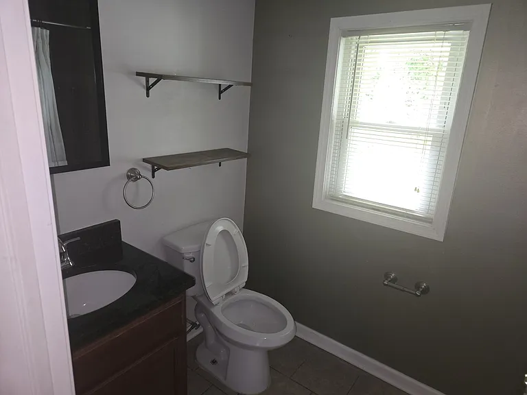 18334 Irving St — Photo 10