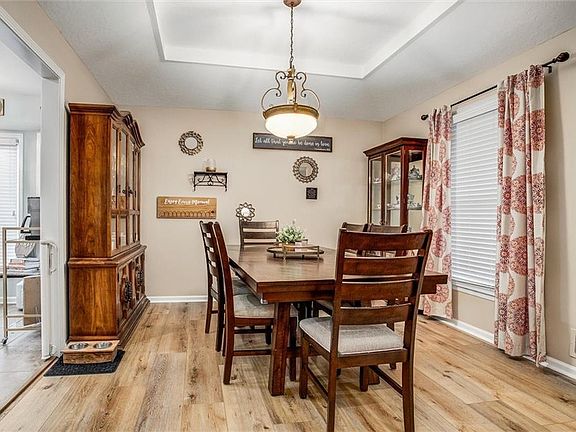 5th image of 601 NE Sunny Creek Ln