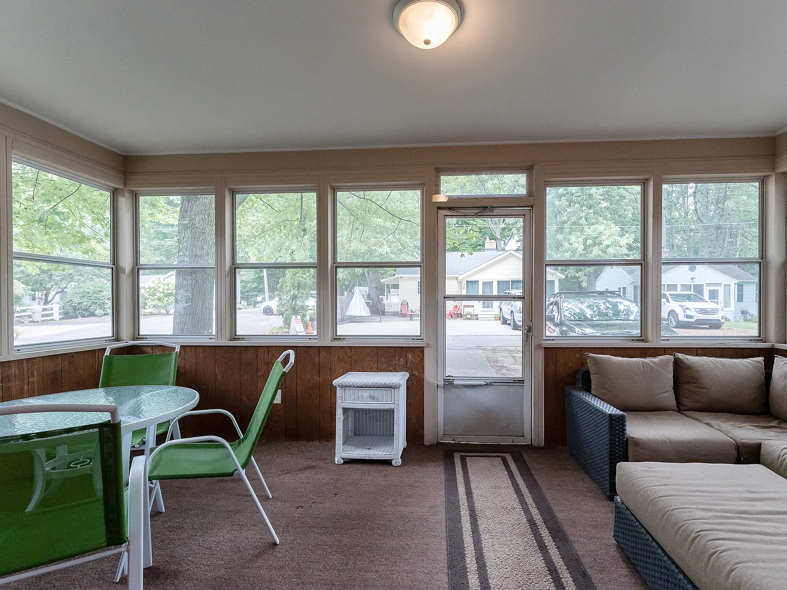 3 bed, 1100 sqft, $1,300 — Photo 3