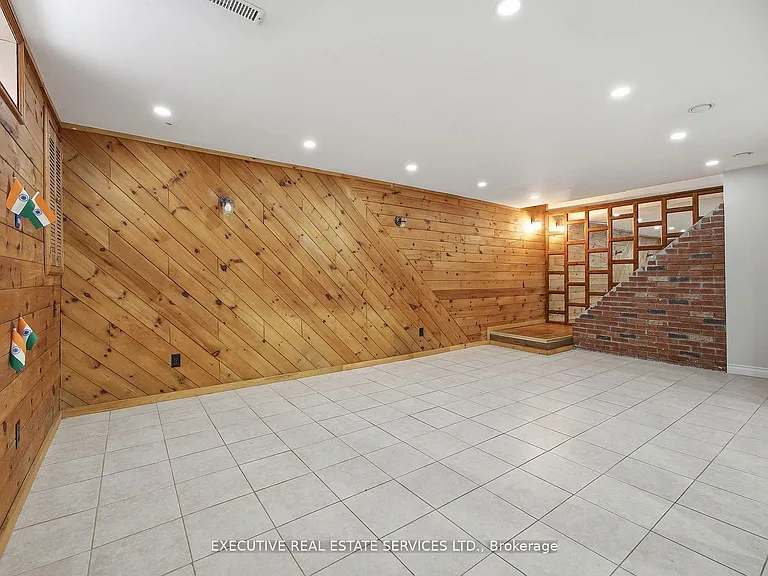69 Lorraine Cres — Photo 29