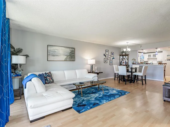9200 N Hollybrook Lake Drive #210, Pembroke Pines, FL 33025