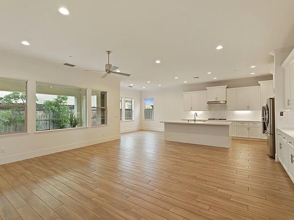 3rd image of 1824 Azalea St