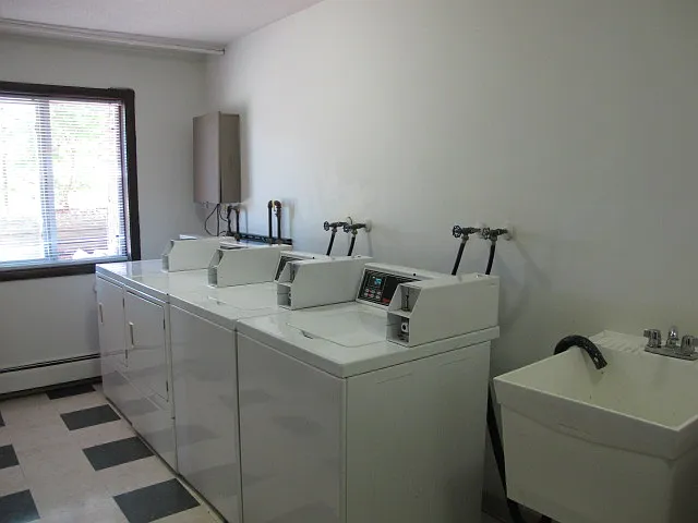 Evergreen East Apartments — Photo 19
