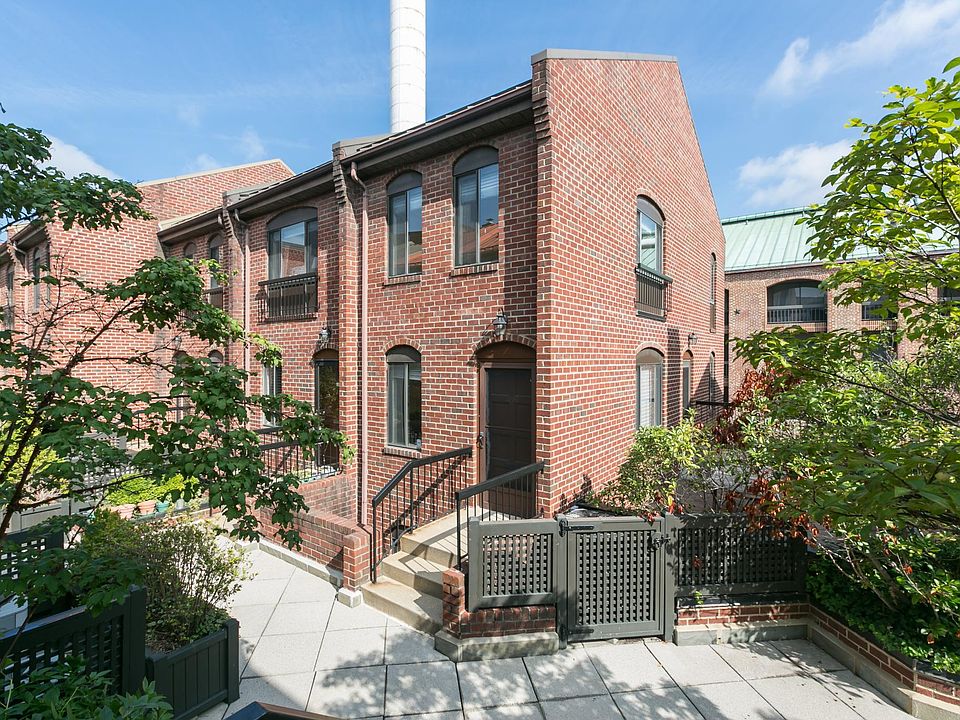 End Unit with side Patio