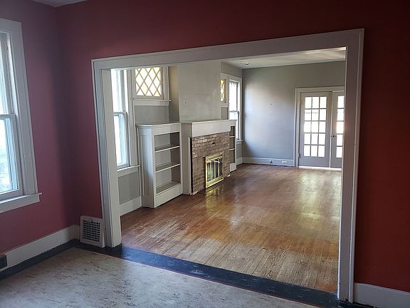 5th image of 410 Saint Clair St