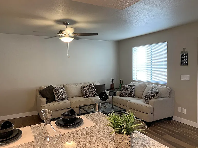4710 E Portland St — Photo 10