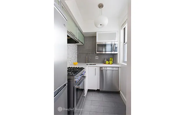 Sold by Douglas Elliman | media 18