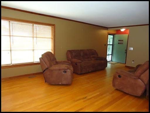 3rd image of 3311 Avondale Ave