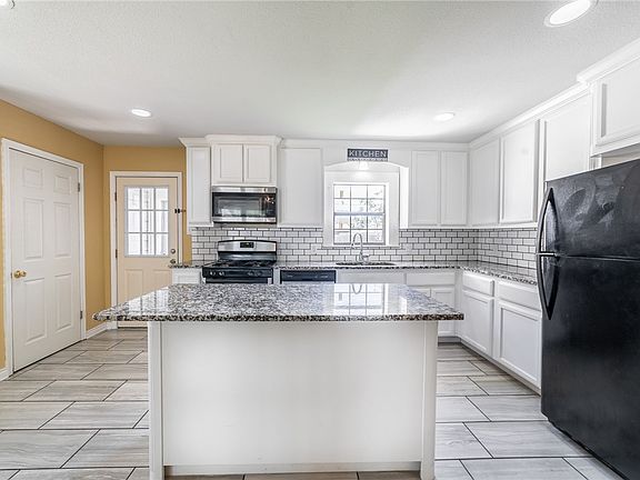 3rd image of 4918 Wexford Drive
