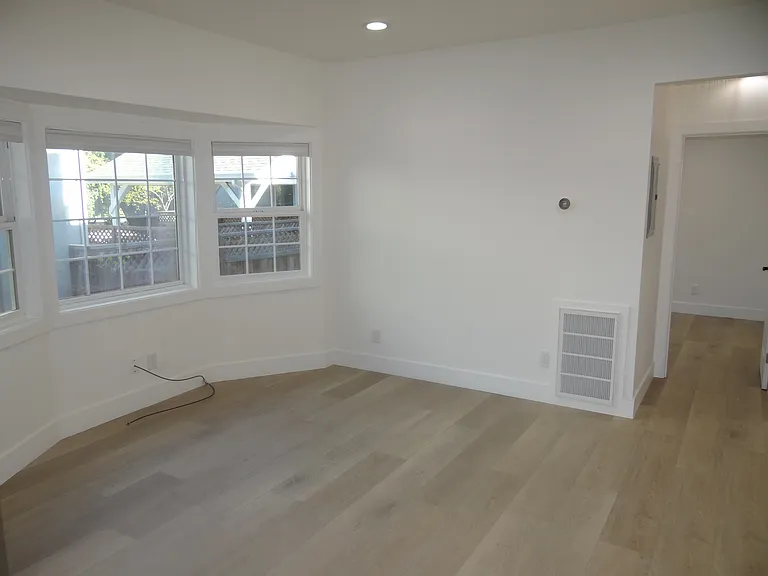450 Rose Ave — Photo 12