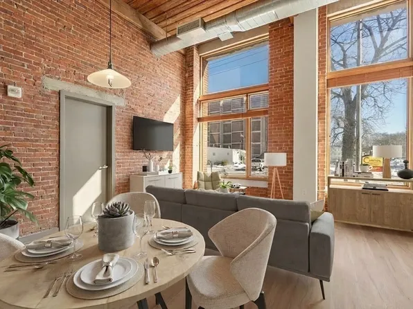 146 Court St APT 108, Brockton, MA 02302