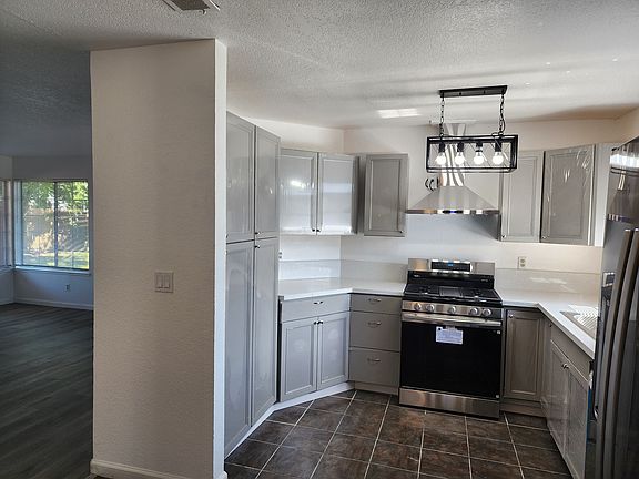 3rd image of 3325 Holly Dr APT E