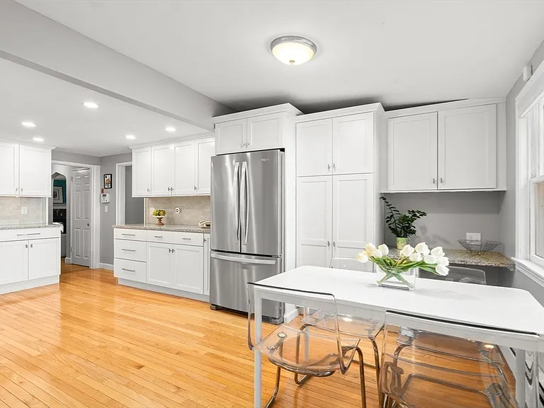 15 University Rd — Photo 11