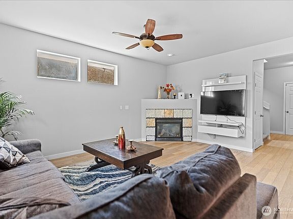 5th image of 17817 36th Avenue E