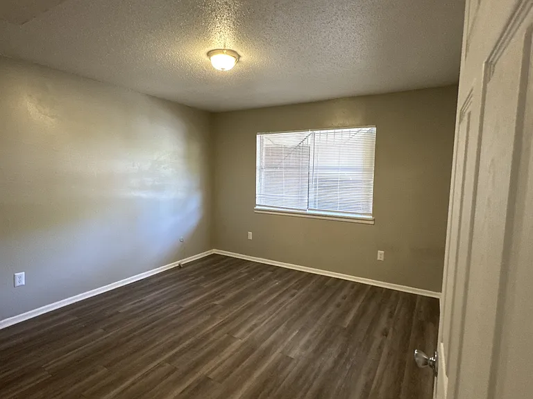 3801 Magnolia St — Photo 17