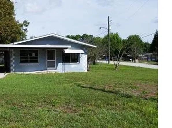 425 5th St NE, Fort Meade, FL 33841