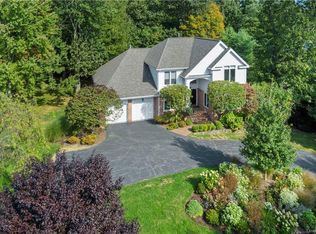 5 Little Kings Ln, Rye Brook, NY 10573