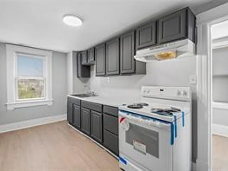 653 29th St #B — Photo 10