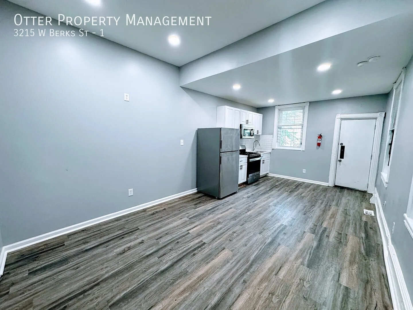 Recently Renovated Ground-Floor Apartment with Backyard Small Pets Welcome Section 8 Friendly — Photo 4