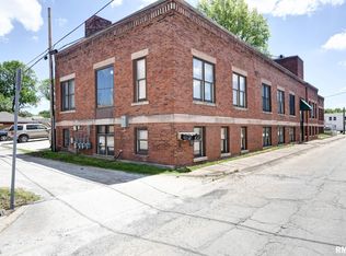629 W Adams St, Taylorville, IL 62568