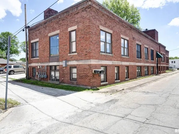 629 W Adams St, Taylorville, IL 62568